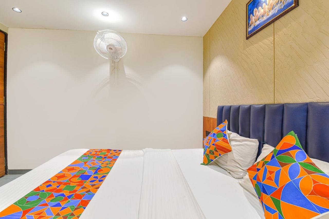 Fabhotel Udhna Inn, Near Udhna Junction Сурат Екстериор снимка