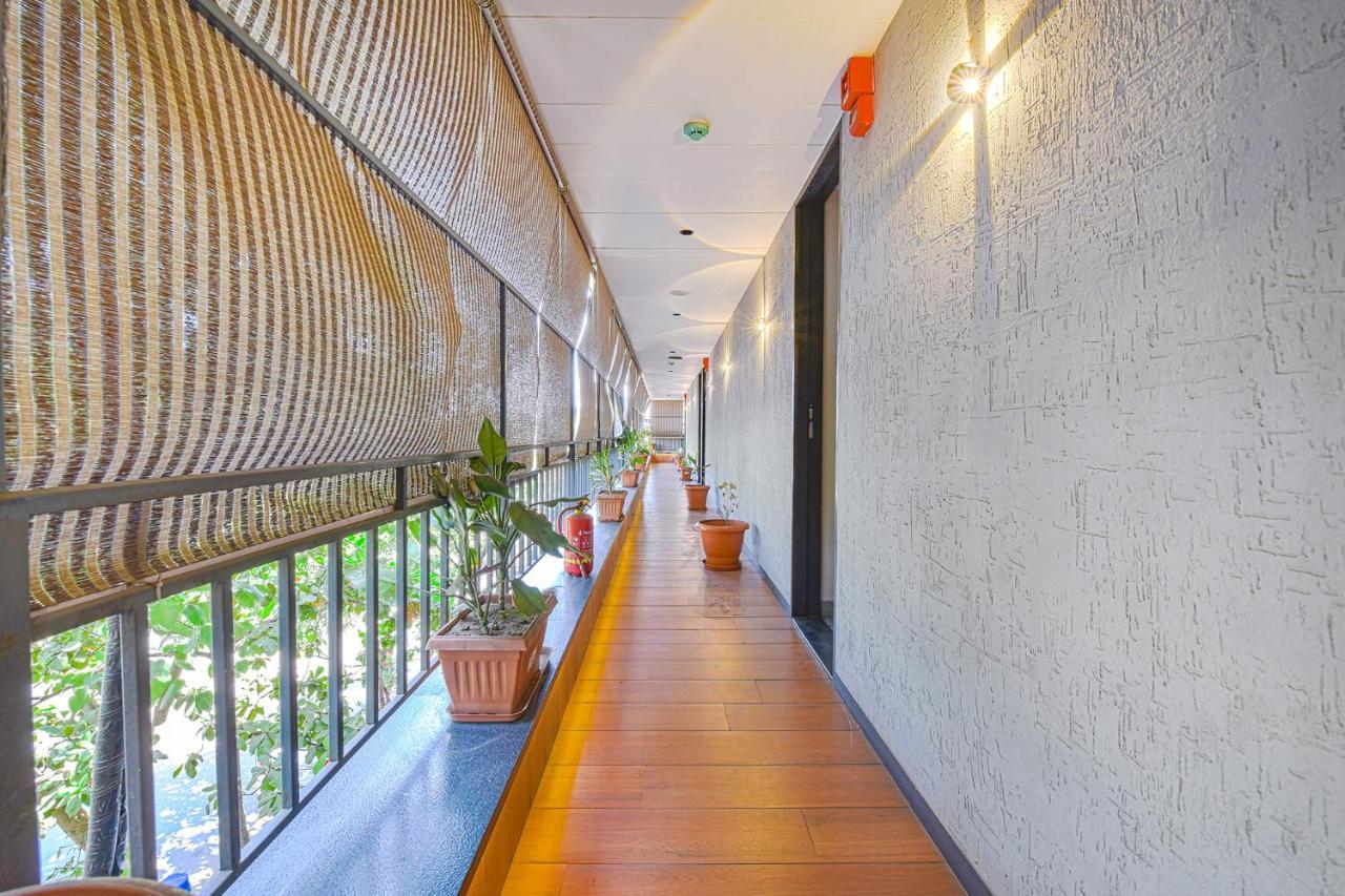 Fabhotel Udhna Inn, Near Udhna Junction Сурат Екстериор снимка